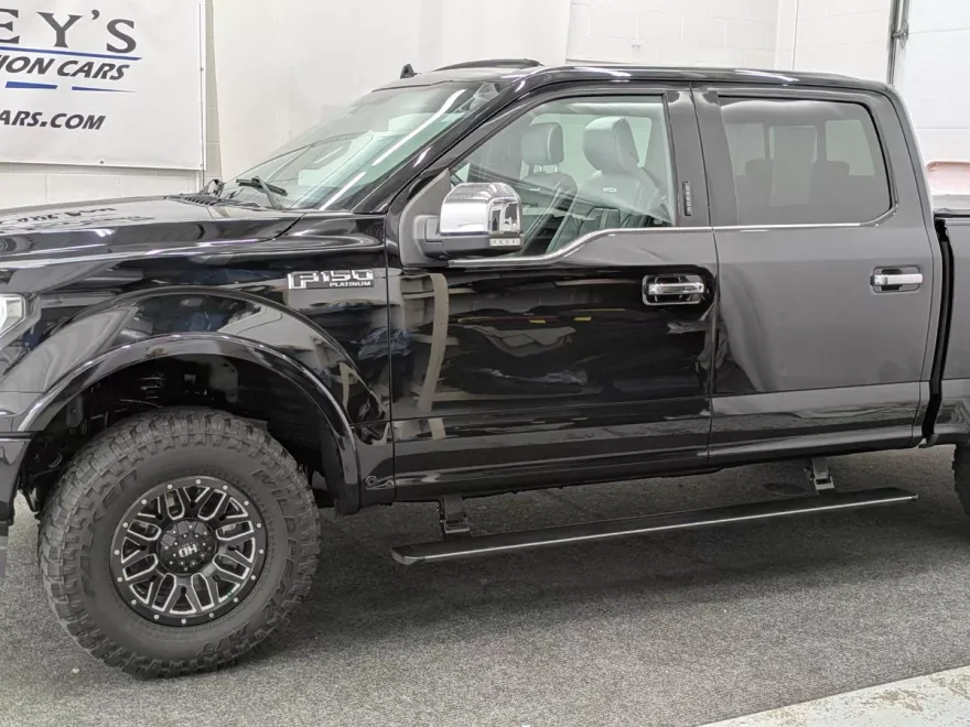 2018 Ford F-150 Platinum photo 1
