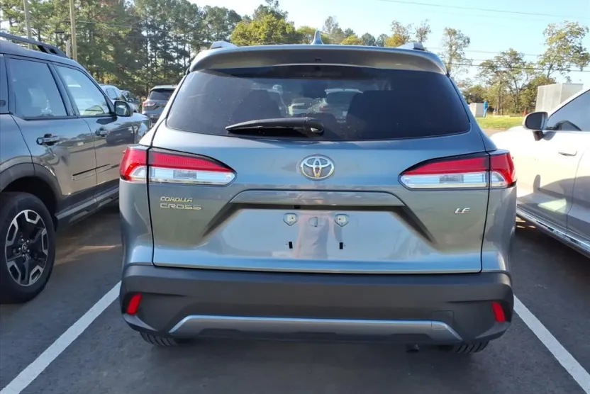 2024 Toyota Corolla Cross LE photo 1
