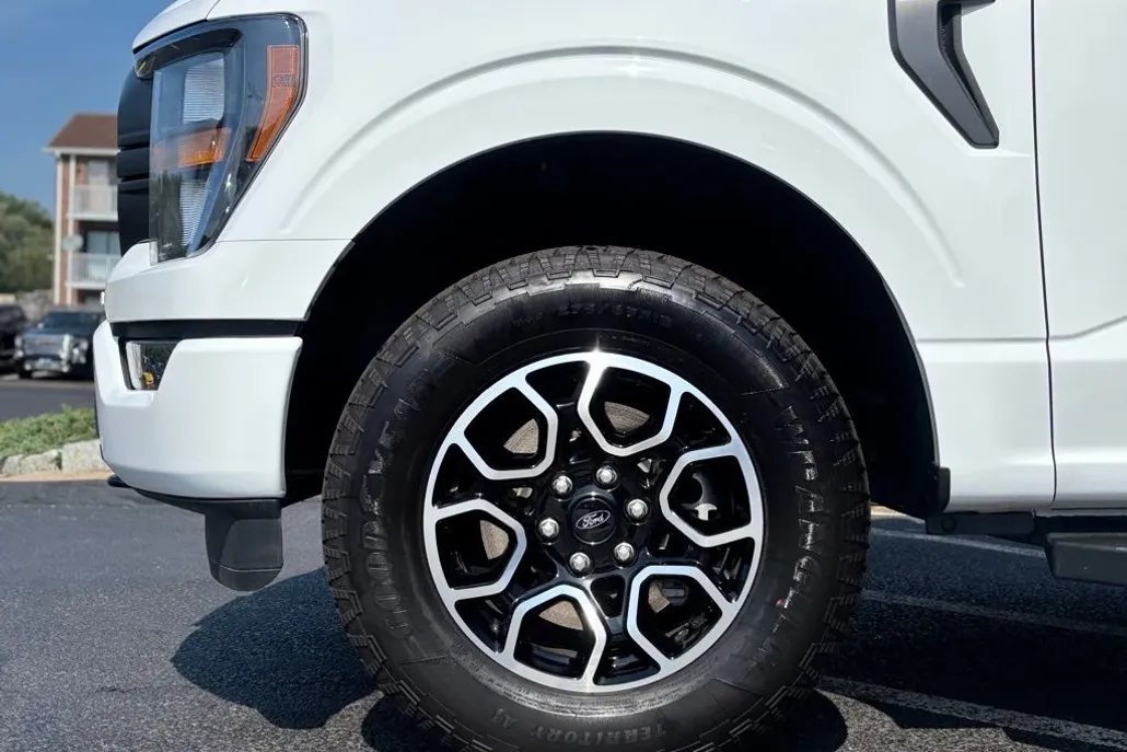 2023 Ford F-150 XLT photo 1