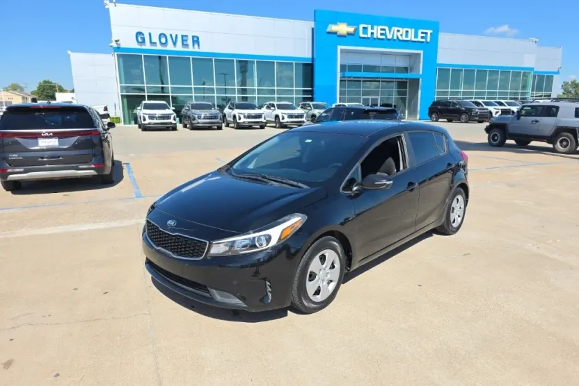 2017 Kia Forte LX photo 1