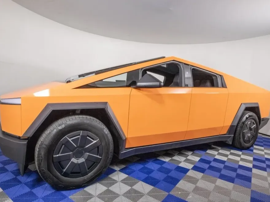 2024 Tesla Cybertruck photo 1