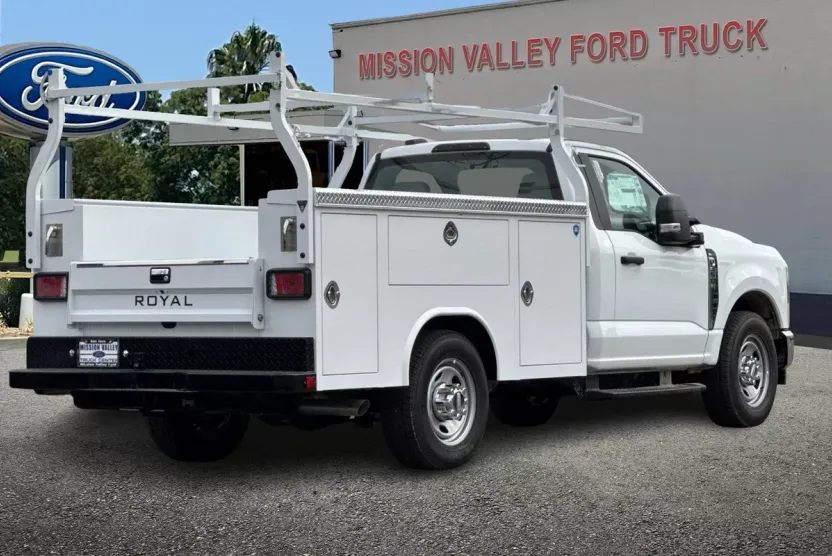 2025 Ford F-350 photo 1