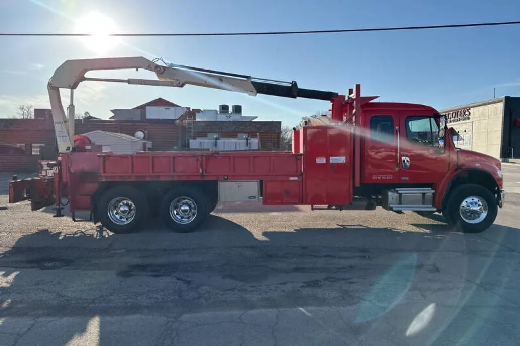 2005 Freightliner M2 106 Medium Duty photo 1