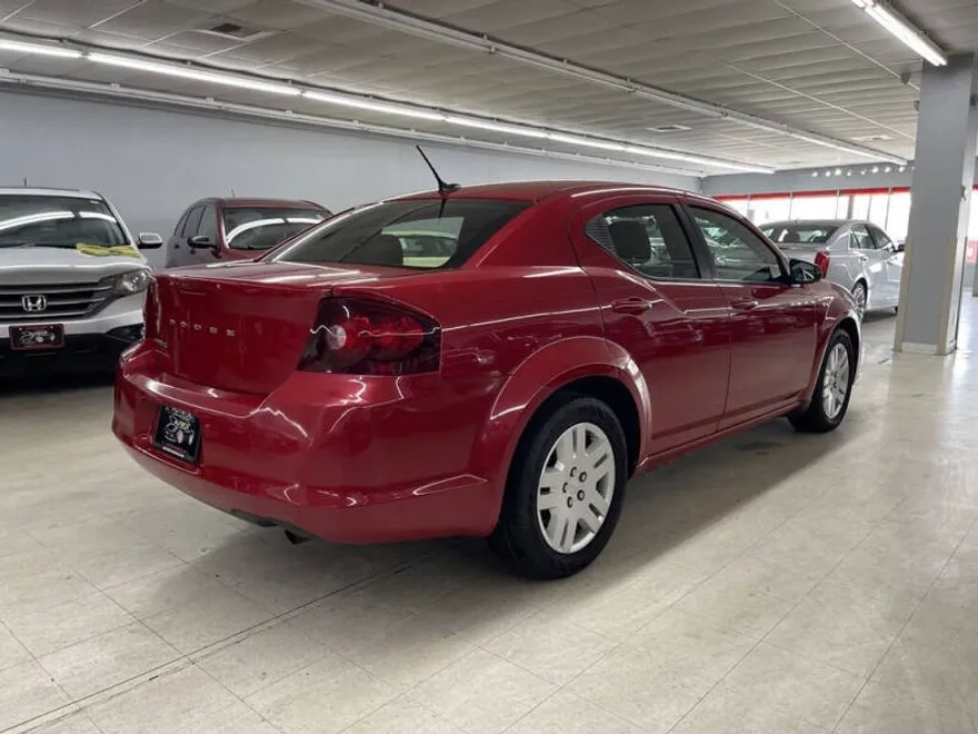 2013 Dodge Avenger SE photo 1