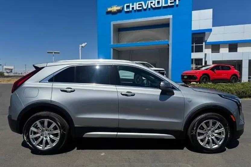 2023 Cadillac XT4 Premium Luxury photo 1