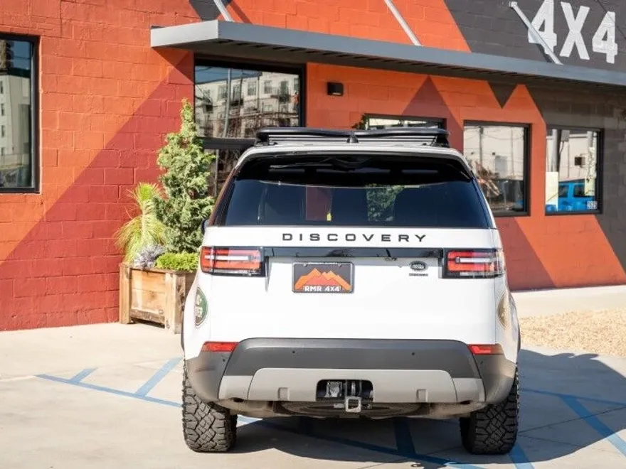 2020 Land Rover Discovery HSE photo 1