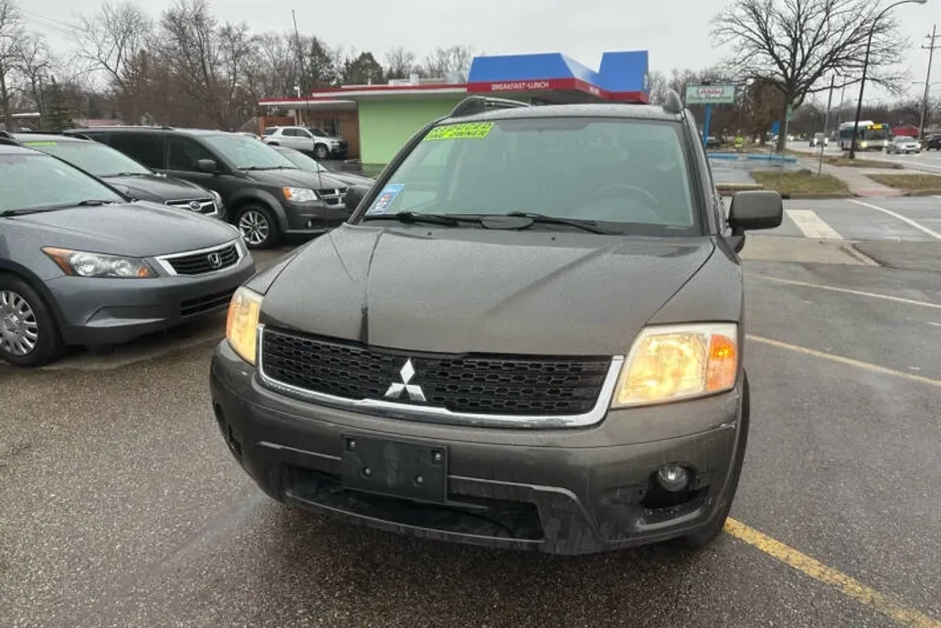 2011 Mitsubishi Endeavor LS photo 1