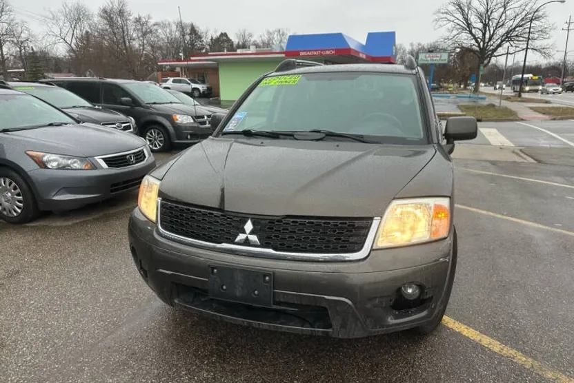 2011 Mitsubishi Endeavor LS photo 1