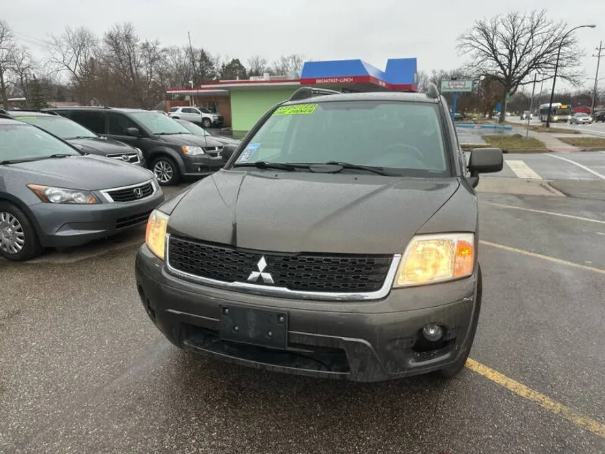 2011 Mitsubishi Endeavor LS photo 1