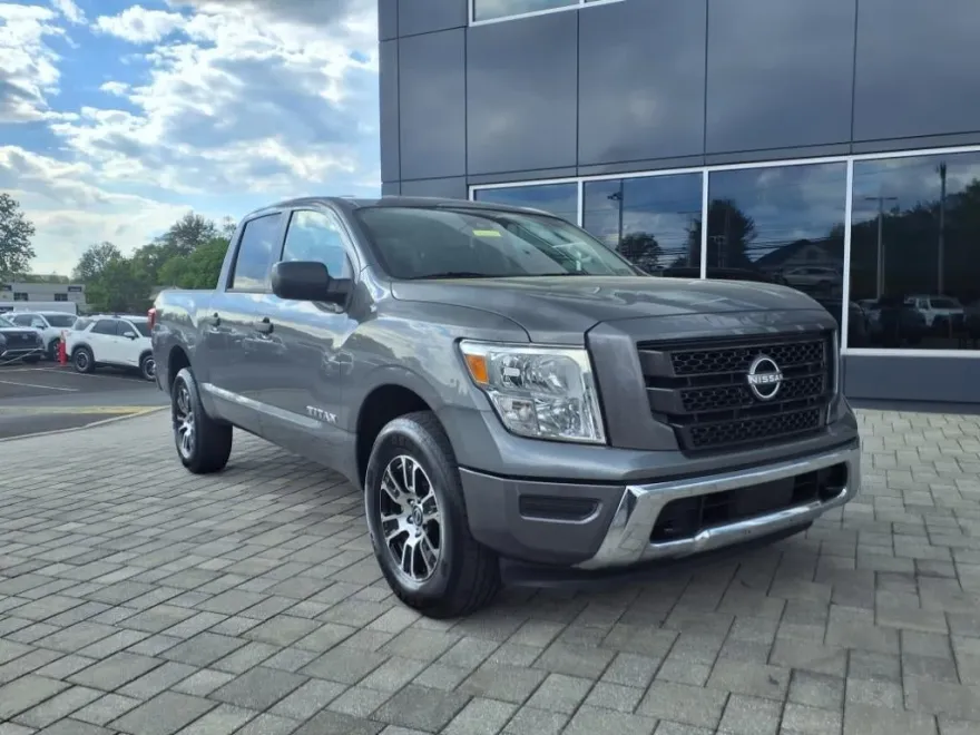 2024 Nissan Titan SV photo 1