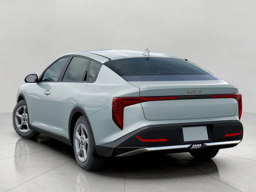 2025 Kia K4 LXS photo 1
