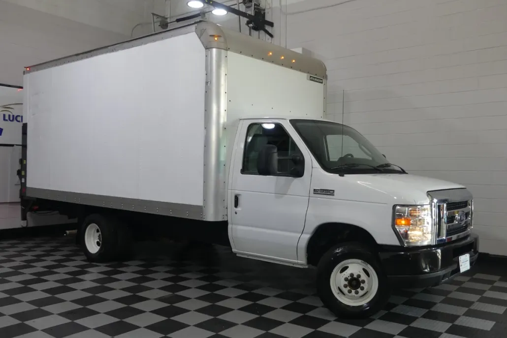 2018 Ford E-350 photo 1