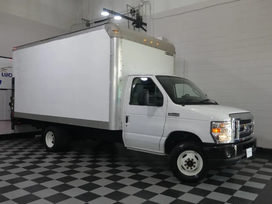 2018 Ford E-350 photo 1