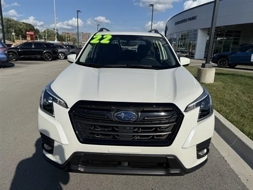 2022 Subaru Forester Premium photo 1