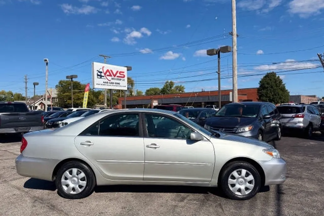 2002 Toyota Camry LE photo 1