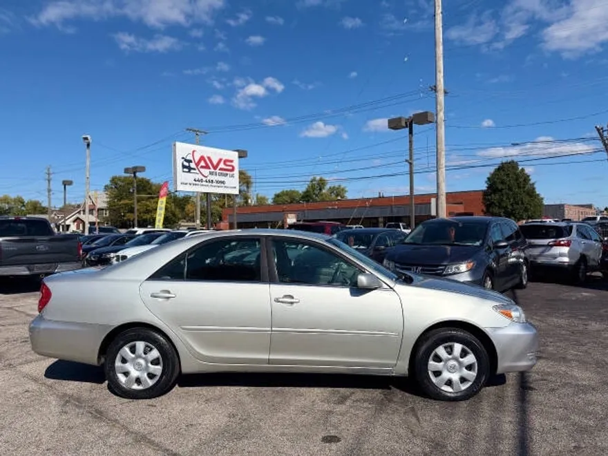 2002 Toyota Camry LE photo 1