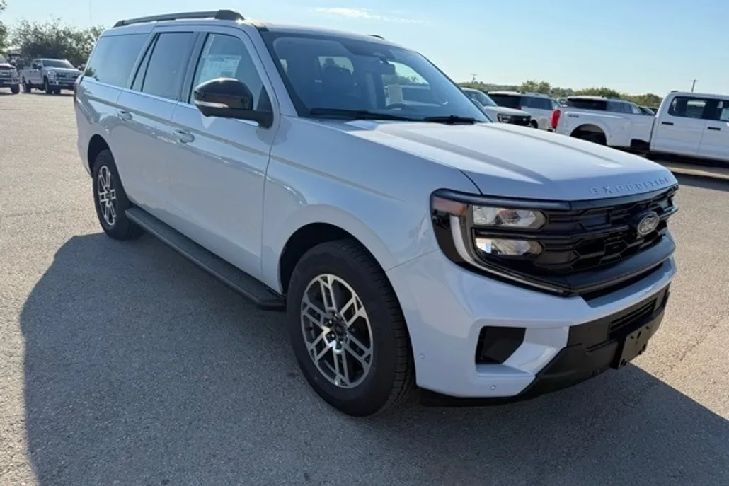 2025 Ford Expedition MAX photo 1