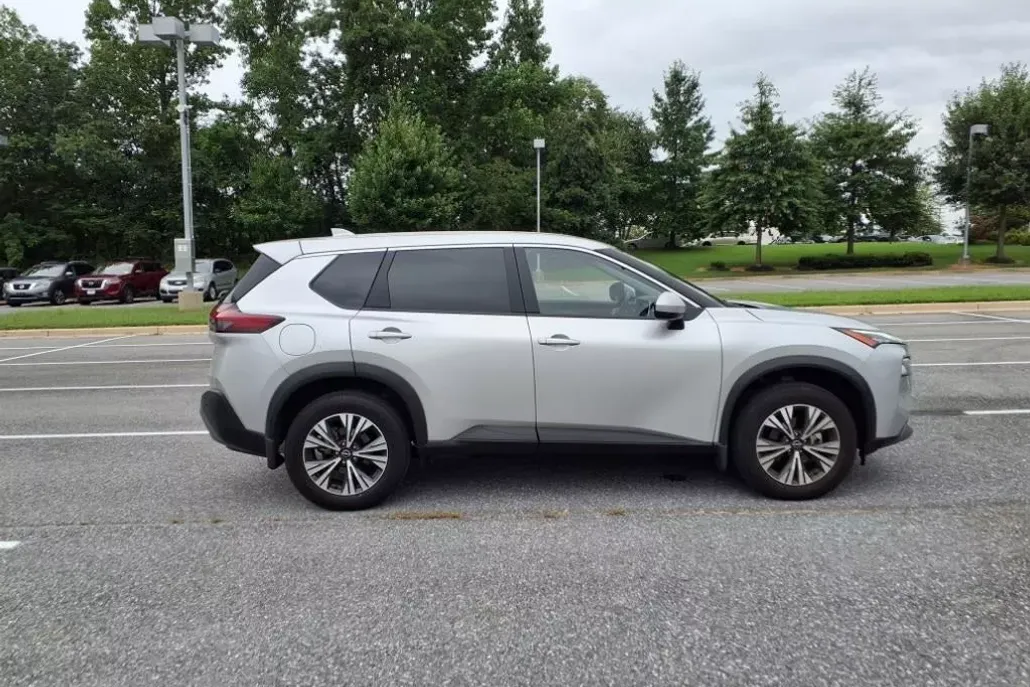 2023 Nissan Rogue SV photo 1