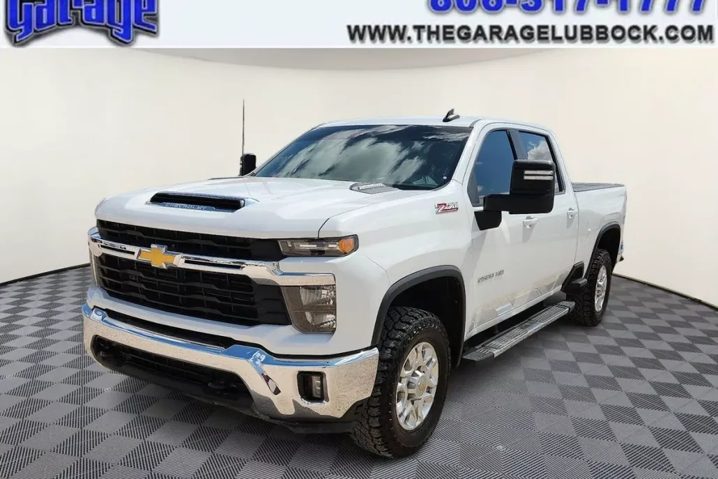 2024 Chevrolet Silverado 2500HD LT photo 1