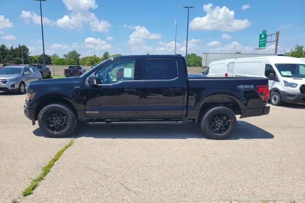 2025 Ford F-150 XLT photo 1
