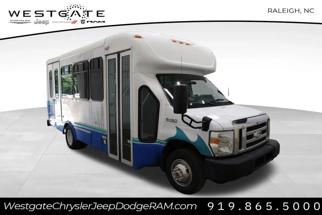 2015 Ford E-450 Cutaway photo 1