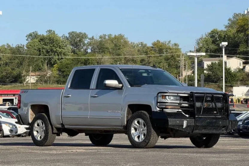 2018 Chevrolet Silverado 1500 LT Z71 photo 1