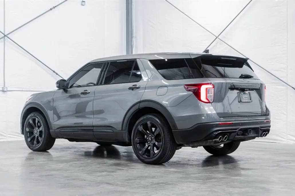 2022 Ford Explorer ST photo 1