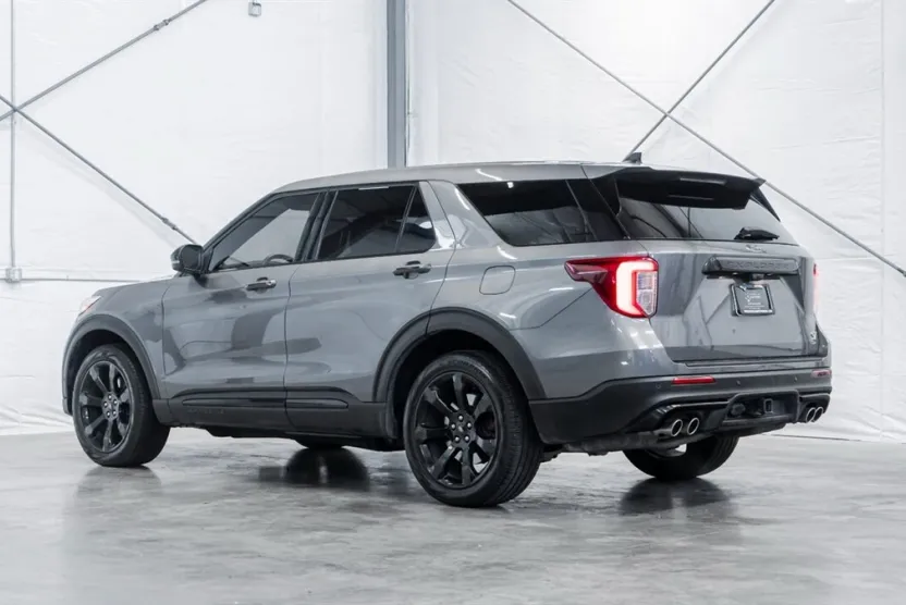 2022 Ford Explorer ST photo 1