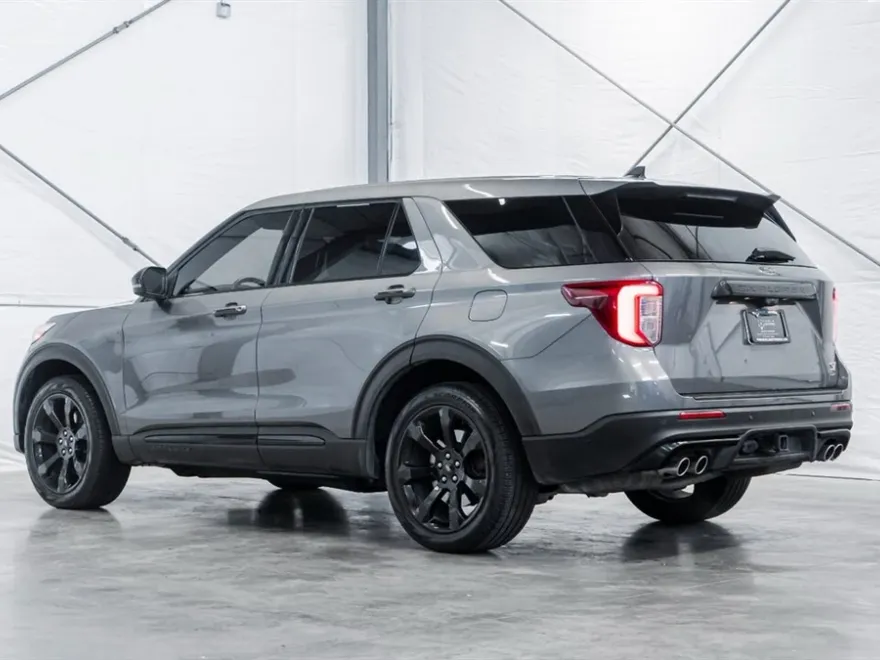 2022 Ford Explorer ST photo 1