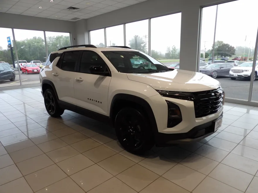 2026 Chevrolet Equinox LT photo 1