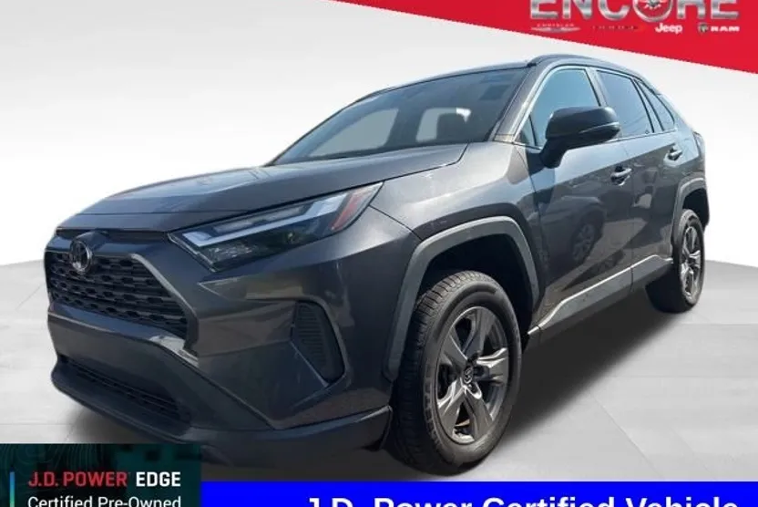 2022 Toyota RAV4 XLE photo 1