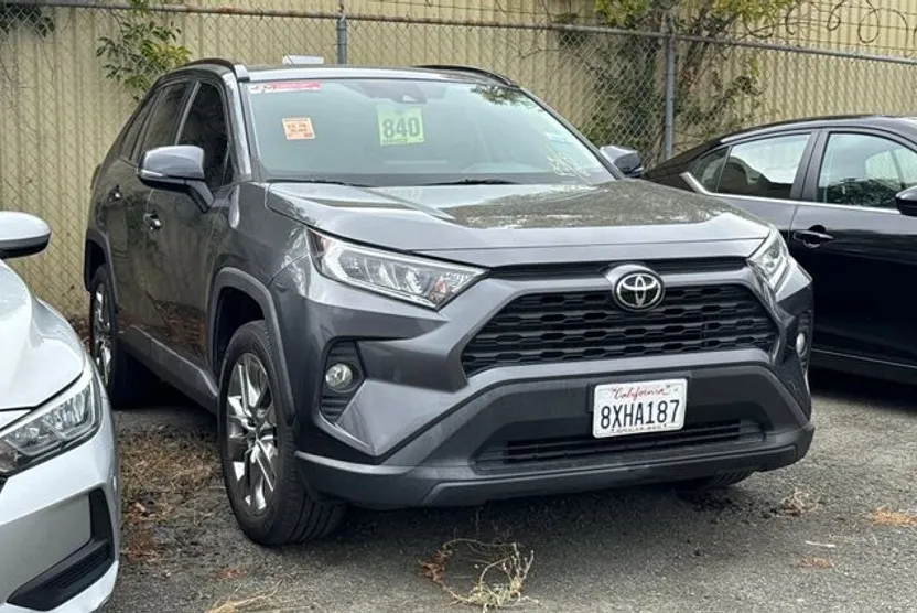 2021 Toyota RAV4 XLE Premium photo 1