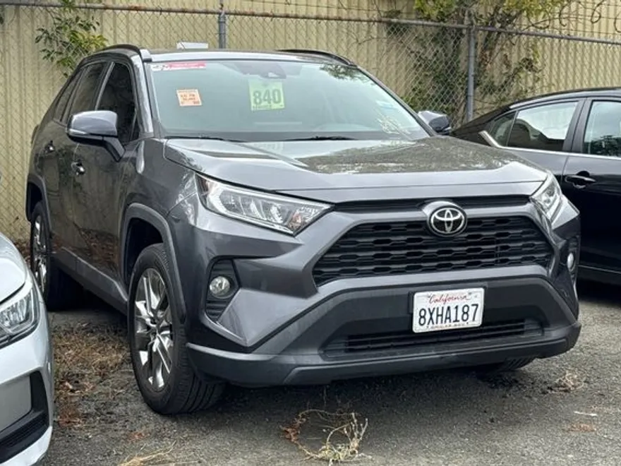 2021 Toyota RAV4 XLE Premium photo 1