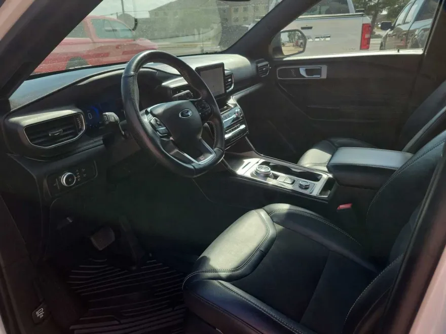 2021 Ford Explorer ST photo 1