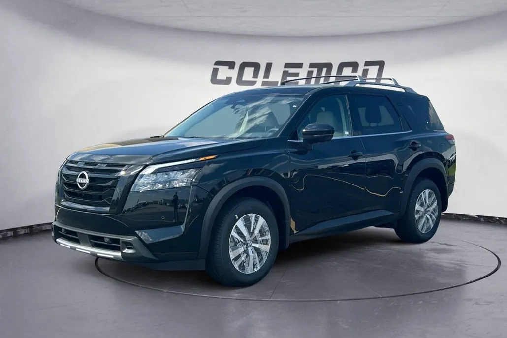 2025 Nissan Pathfinder SL photo 1
