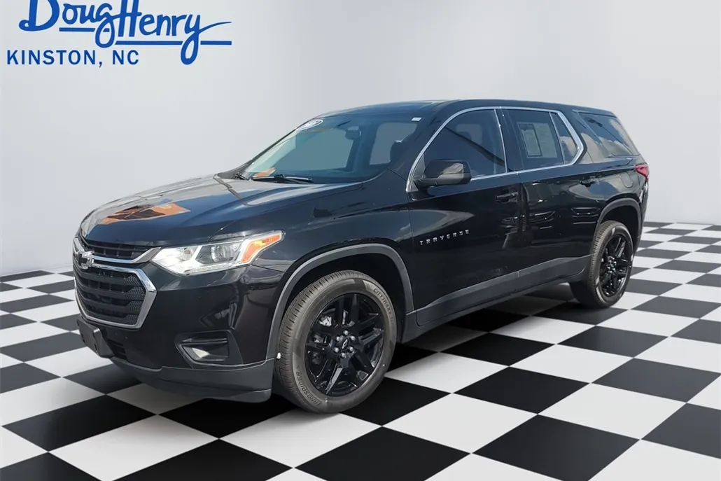 2021 Chevrolet Traverse LS photo 1