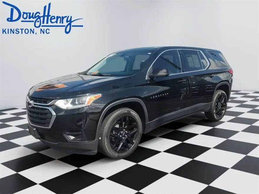 2021 Chevrolet Traverse LS photo 1