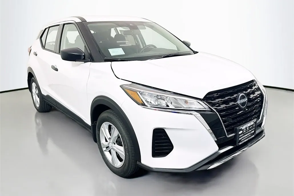 2025 Nissan Kicks Play S photo 1