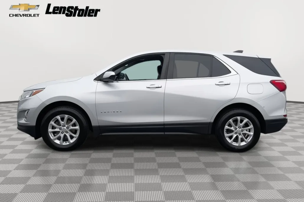 2021 Chevrolet Equinox LT photo 1
