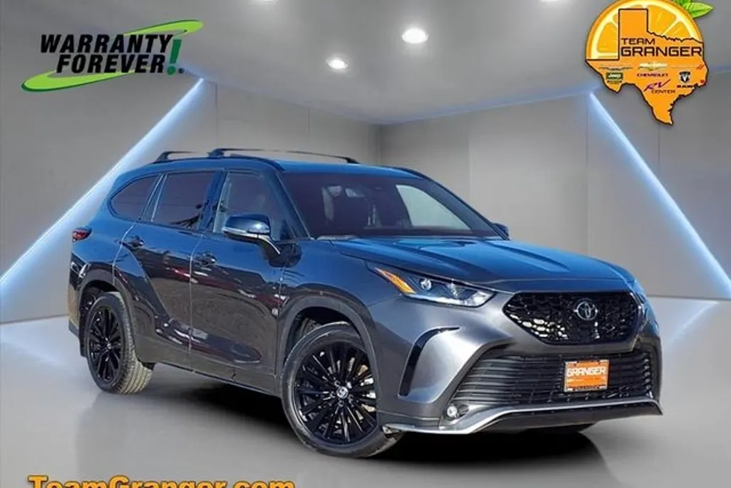 2023 Toyota Highlander L photo 1