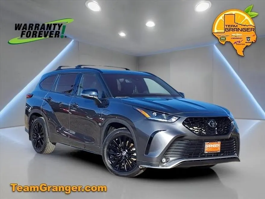 2023 Toyota Highlander L photo 1