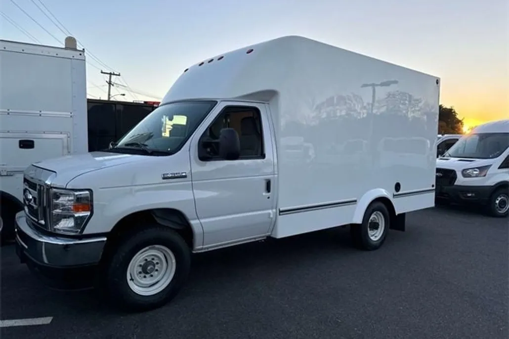 2025 Ford E-350 photo 1
