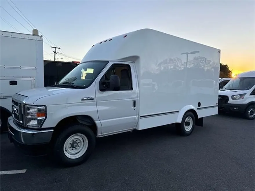 2025 Ford E-350 photo 1