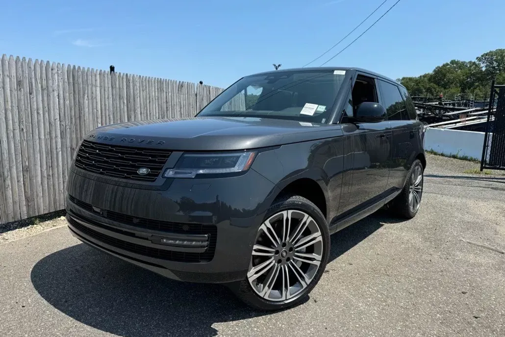 2025 Land Rover Range Rover SE photo 1