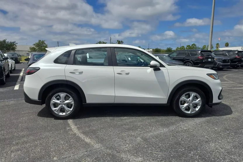 2023 Honda HR-V LX photo 1