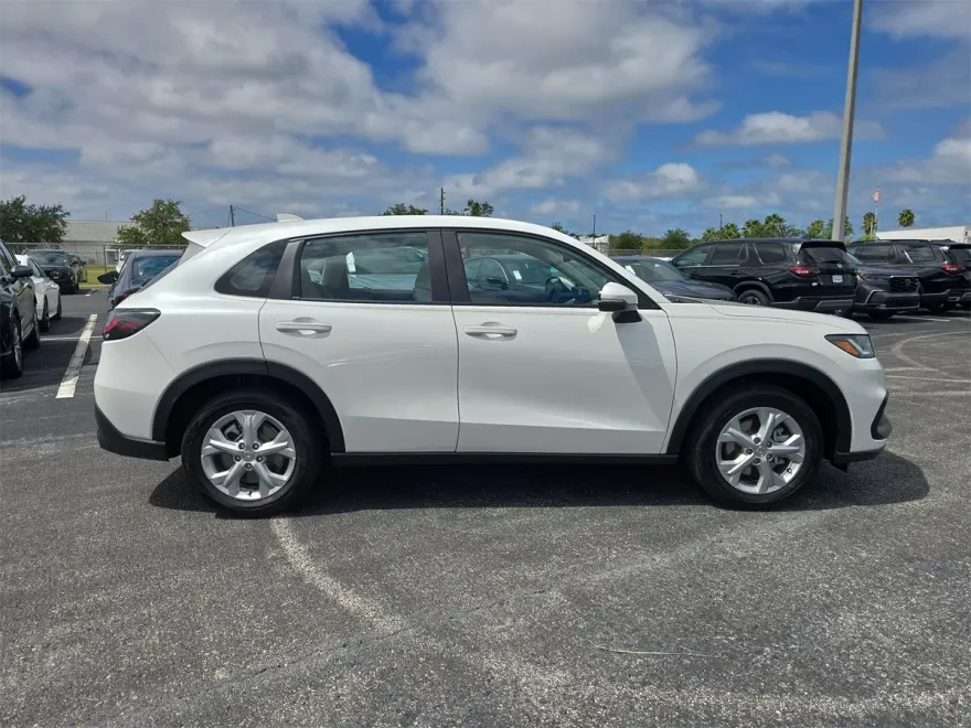 2023 Honda HR-V LX photo 1