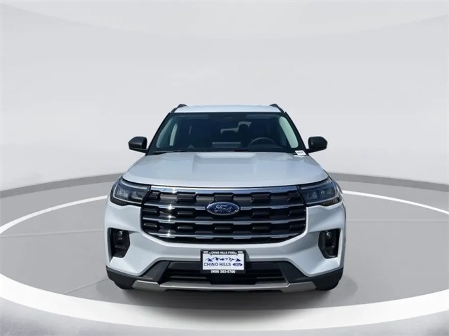 2025 Ford Explorer photo 1