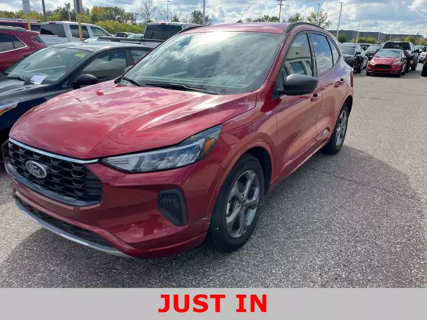 2024 Ford Escape ST-Line photo 1