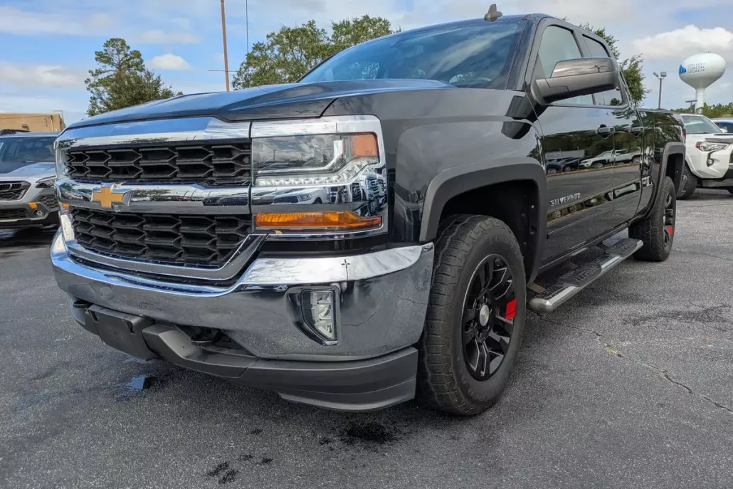 2018 Chevrolet Silverado 1500 LT photo 1