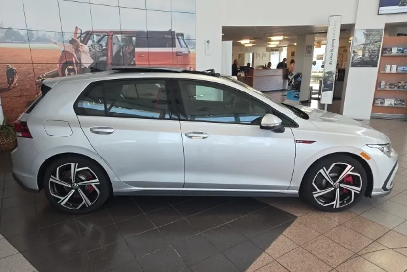 2024 Volkswagen Golf GTI SE photo 1